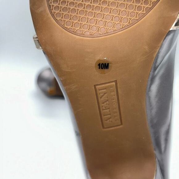 Alfani‎ Step N Flex Heels Womens 10M Dark Pewter Gold Straps Siennahp Pumps NEW - Picture 12 of 15